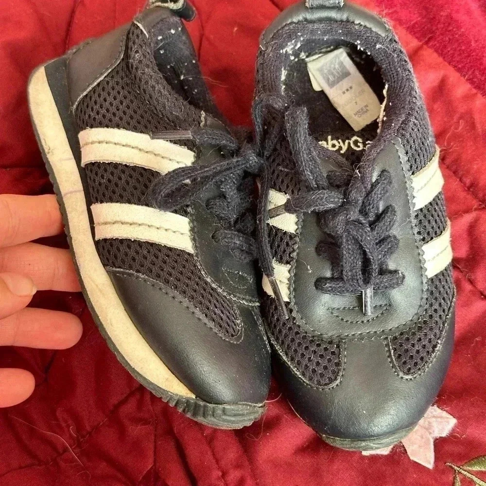 Baby gap size 7 sneakers
